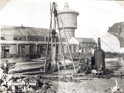 886124 Afbeelding van de heiwerkzaamheden voor de uitbreiding van de Koninklijke Nederlandsche Lood- en Zinkpletterij ...